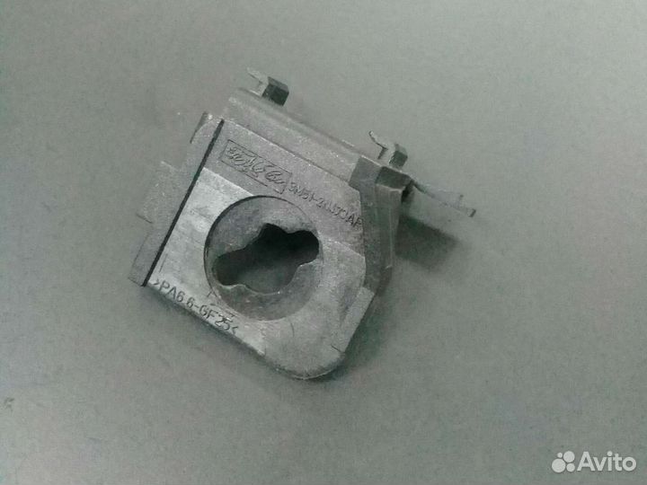 Кронштейн выключателя стоп сигнала Ford Focus 2