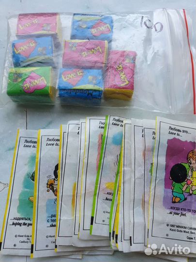 Набор вкладыши и жвачки Love is