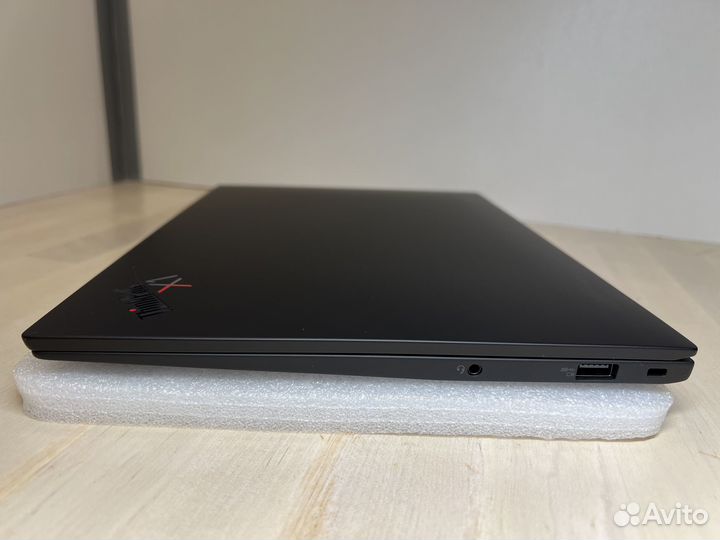 ThinkPad X1 Carbon Gen 11 i7-1365U/32/2048 New