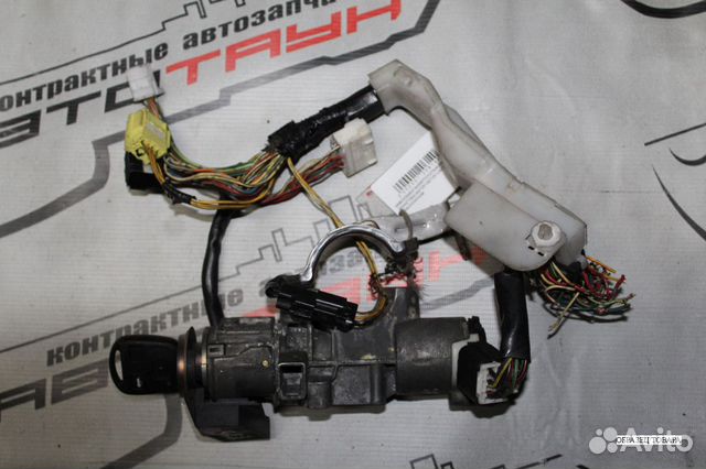 Замок зажигания toyota avensis ADT250 ADT251 AZT25