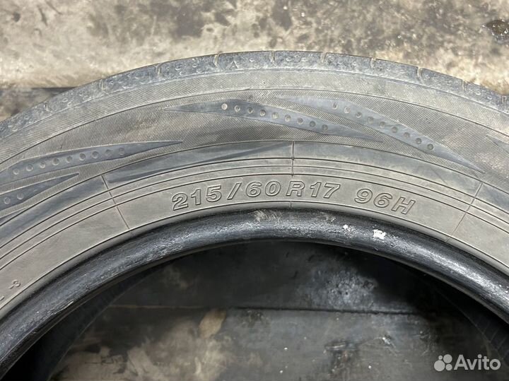 Yokohama BluEarth AE01 215/60 R17 96H