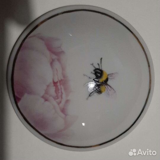 Бокал с крышкой и блюдцем