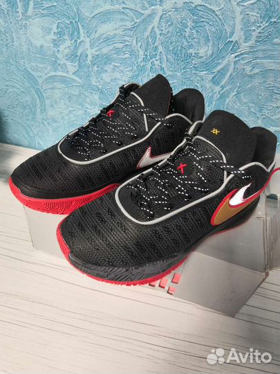 Кроссовки Nike LeBron 20 Bred