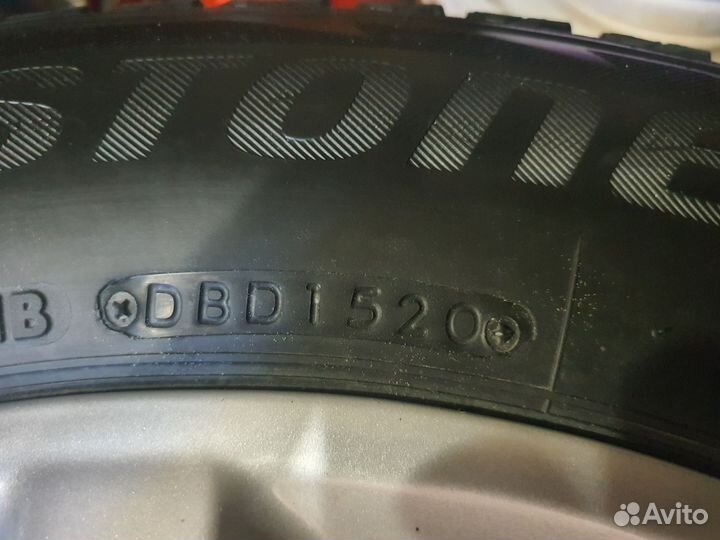 Bridgestone Blizzak DM-V2 215/65 R16