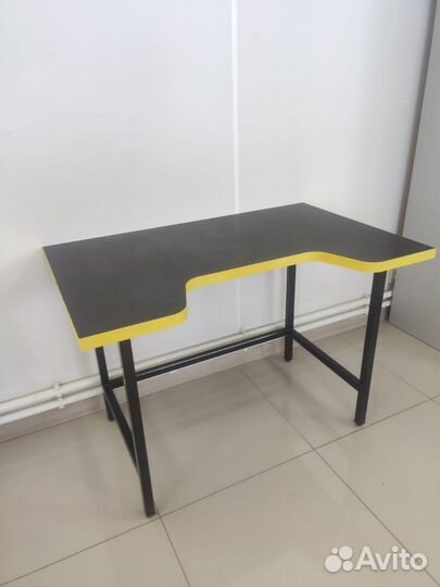 Компьютерный стол черный