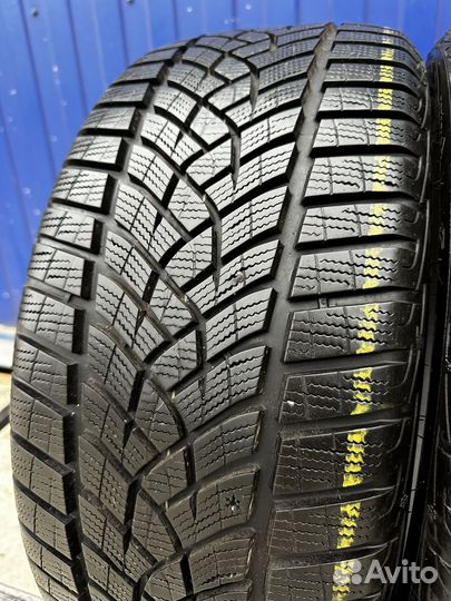 Goodyear UltraGrip Performance 235/45 R18