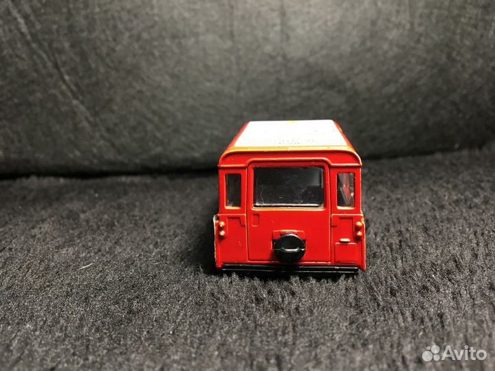 Модель Land Rover 1:43 Bburago