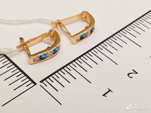 Золотые серьги с камнем