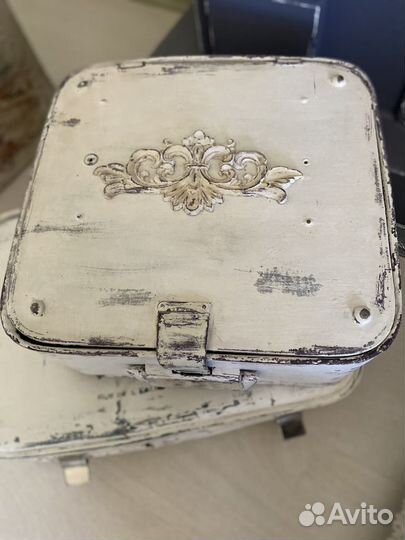 Декоративные чемоданы