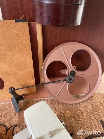 Швейная машинка чайка 142м