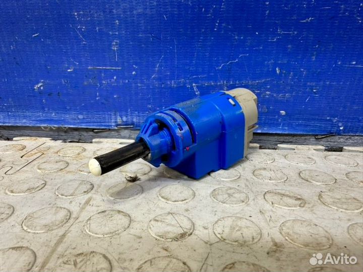 Концевик Nissan Terrano D10