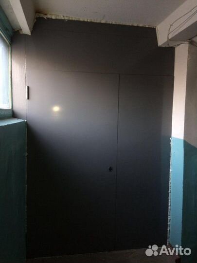 Дверь металлическая.В кладовку
