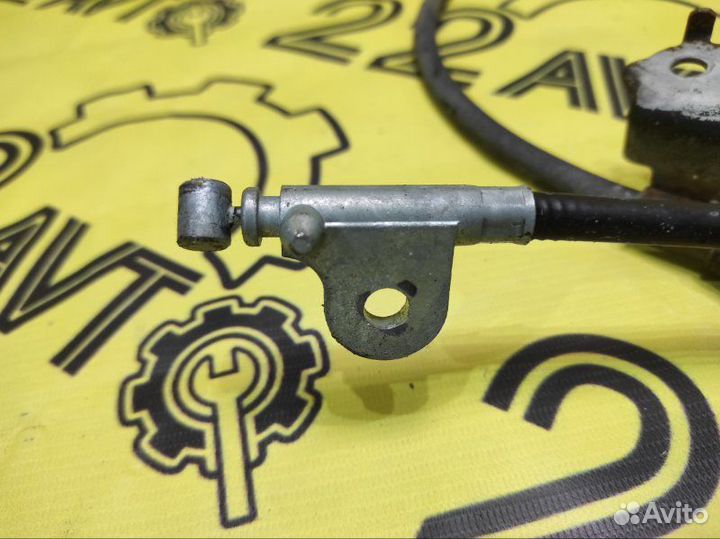 Трос стояночного тормоза задний правый Nissan