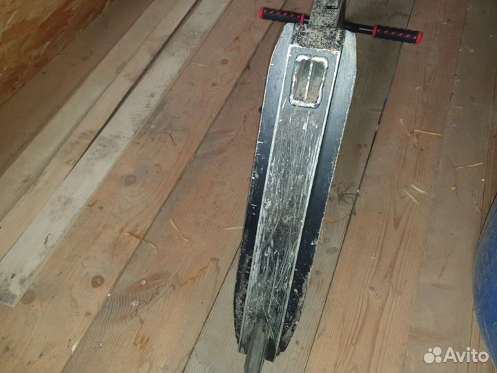 Трюковой самокат reaction