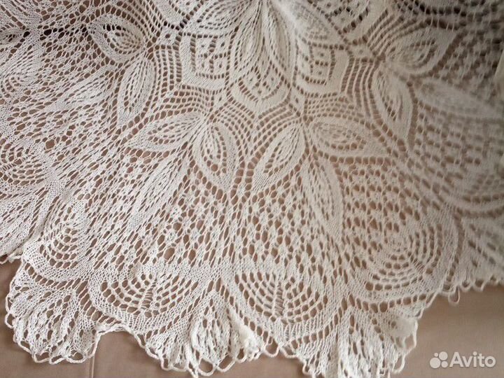 Скатерть(ручная работа, 65 см в диаметре