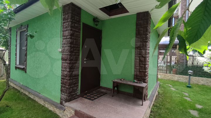 Коттедж 373 м² на участке 12 сот.