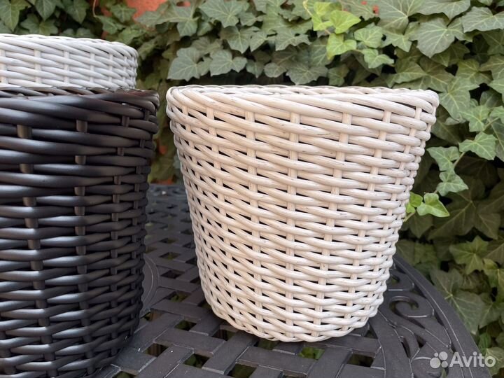 Кашпо для цветов из ротанга