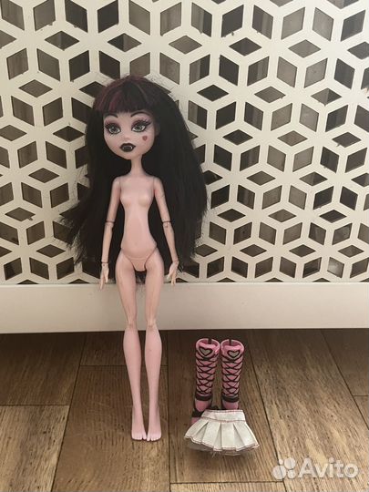 Кукла Монстер Хай дракулаура базовая