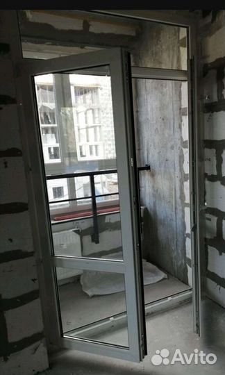 Оконный блок с дверью