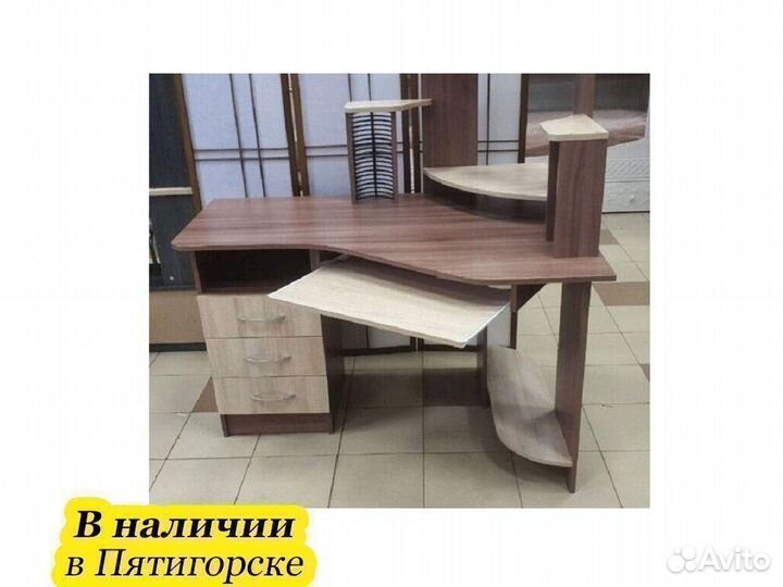 Угловой компьютерный стол