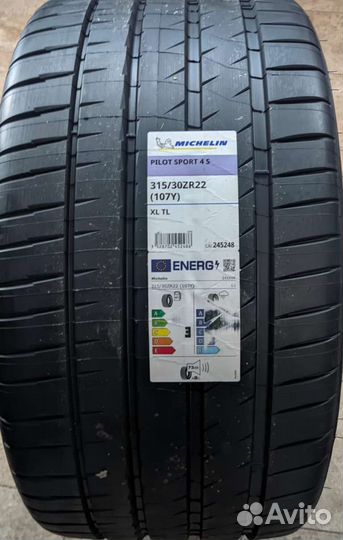 Michelin Pilot Sport 4 S 285/35 R22 и 315/30 R22