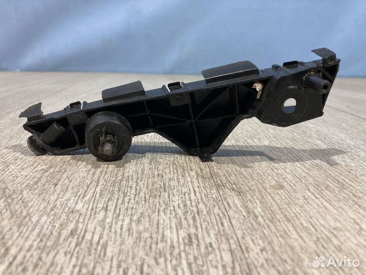 Крепление переднего бампера Mazda CX-7 левый