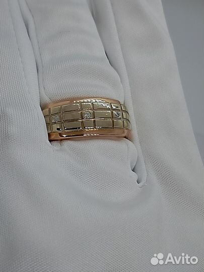 Золотое кольцо с бриллиантом 17,5р