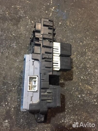 Блок Предохранителей Mitsubishi Mirage 2000г. 1.3л