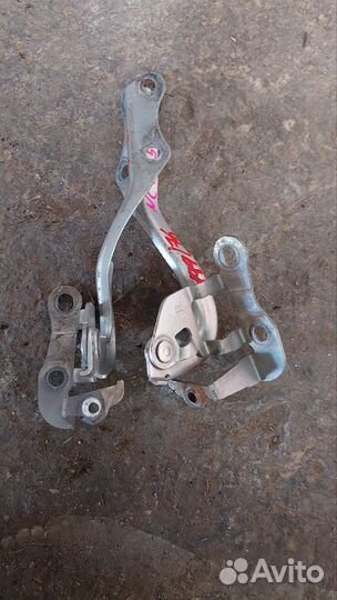 Петля капота тойота витц,ярис 90