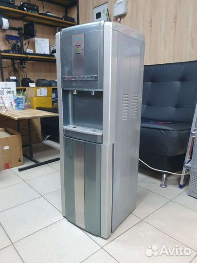 Куллер для воды с холодильником напольный