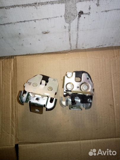 Замок заднего ряда сидения Mercedes Benz w203 200