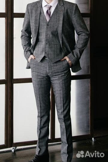 Костюм мужской тройка