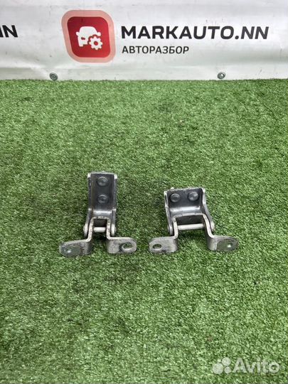 Петли двери задние левые Suzuki Sx4 1 1.6 M16A