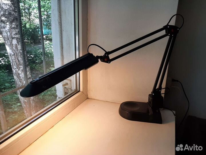 В доставке Лампа настольная