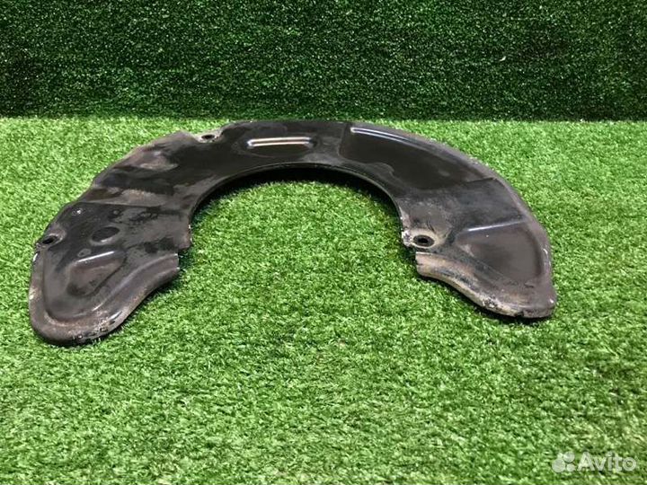 Пыльник тормозного диска передний левый Mercedes