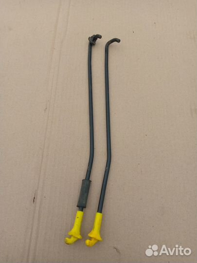 Держатель капота Hyundai Solaris 1