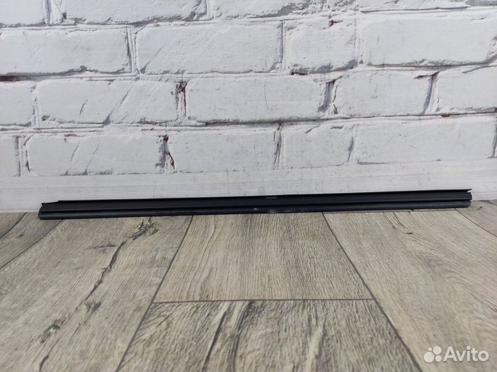 Уплотнитель стекла двери передний правый Albea