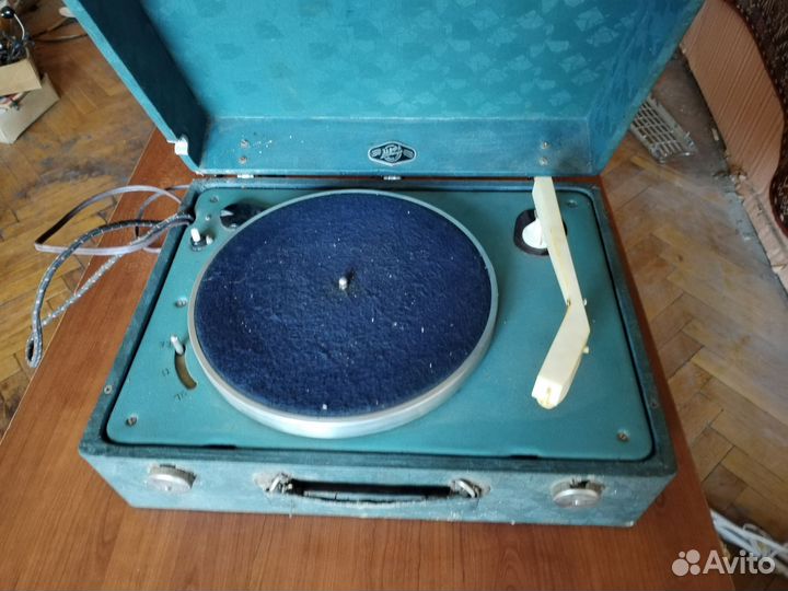 Проигрыватель винила Эльфа