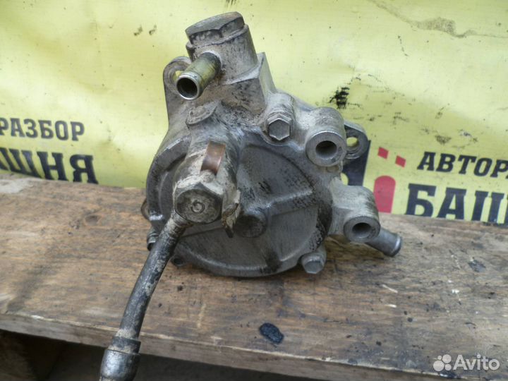 Nissan NP300 Насос вакуумный 2.5TD 2012