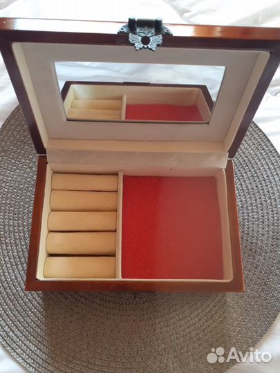 Шкатулка для украшений из дерева