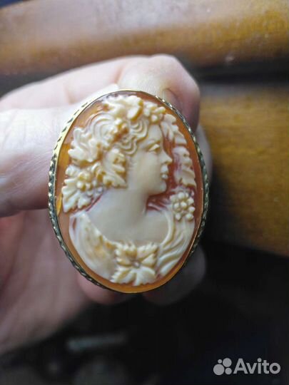 Брошь - камея