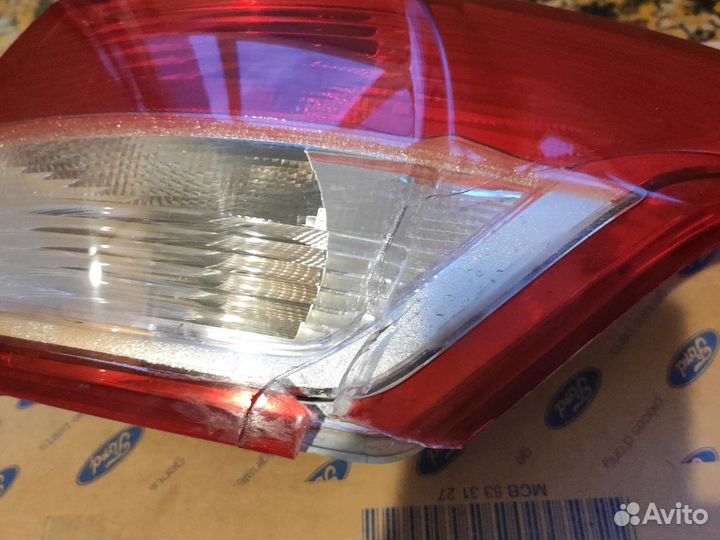 Фонарь задний правый на Ford Kuga 2 со сколом