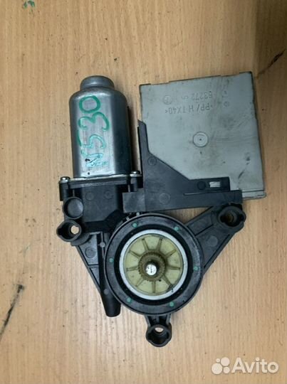 Моторчик стеклоппередний правый Volkswag Touran