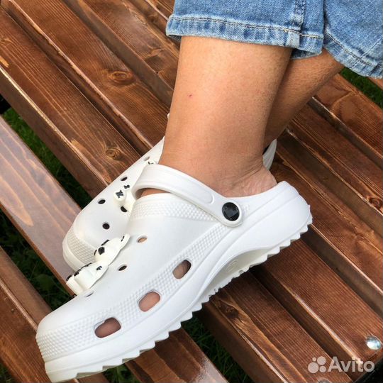 Crocs. Сабо женские с джибитсами