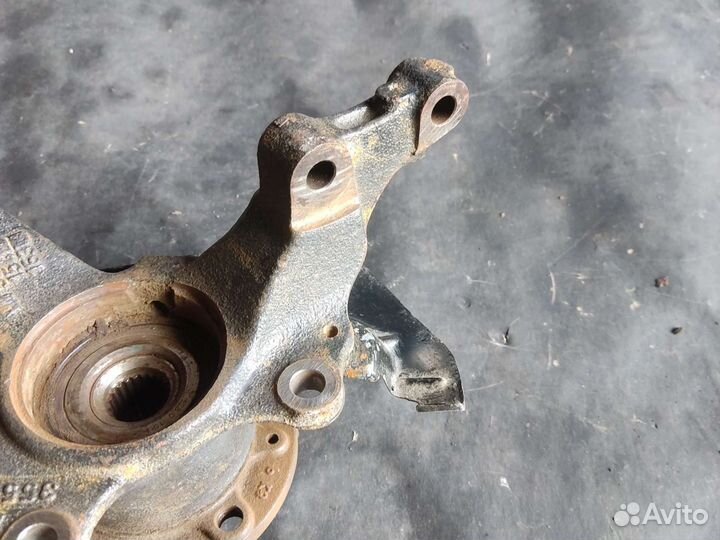 Кулак передний левый Opel Corsa D