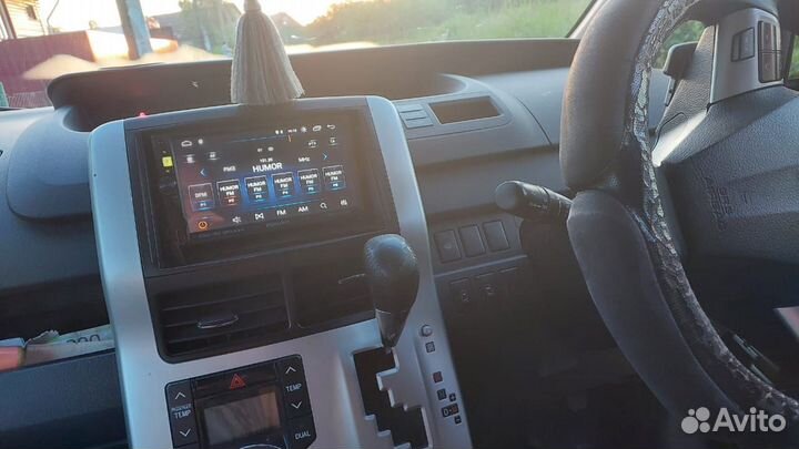 Toyota Voxy 2.0 CVT, 2010, 275 000 км