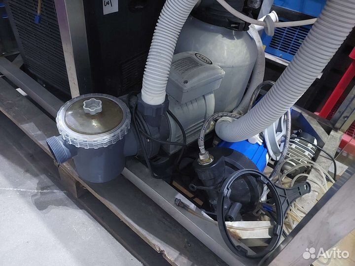 Аквариум для продажи живой рыбы