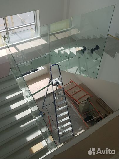 Стеклянные перила, оргаждения