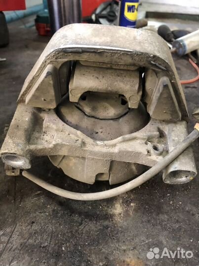 Опора двигателя Audi A8