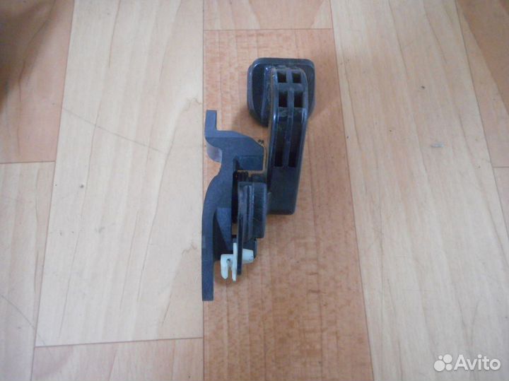 Ручка двери внутренняя правая Nissan Maxima (88-94